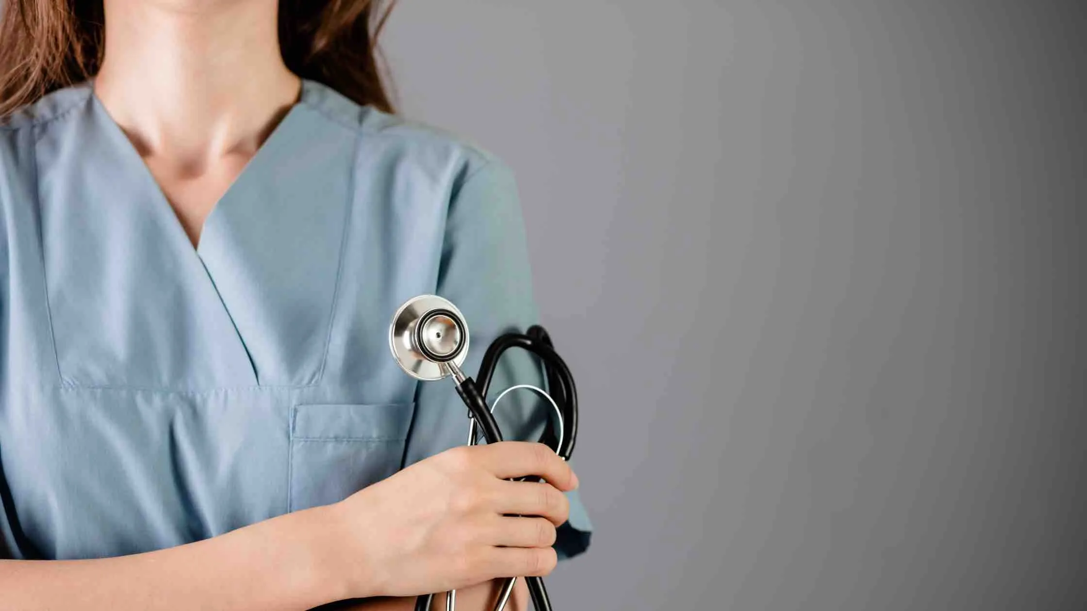 nurse crossing arms 